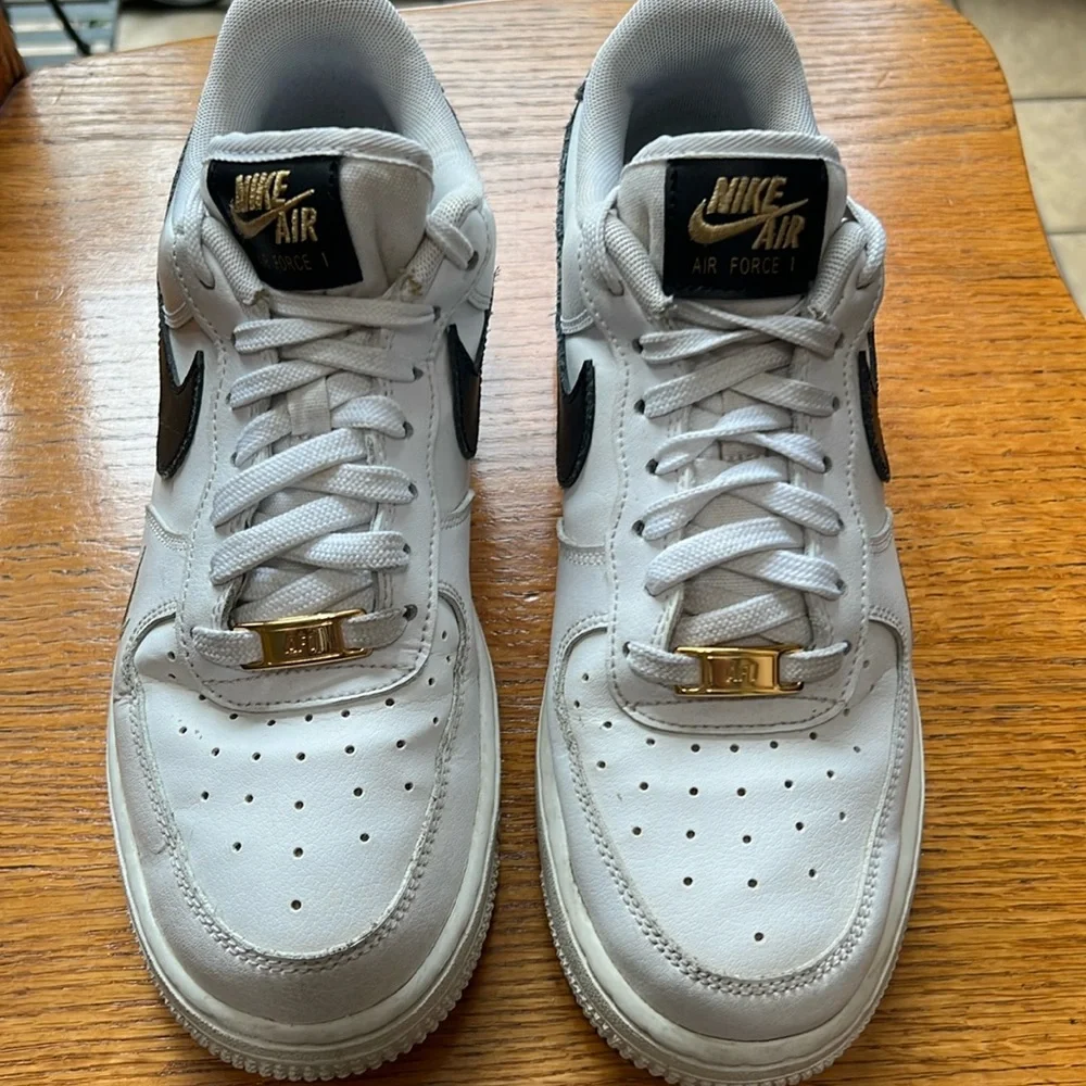 Nike Air Force 1 Low Leather Athletic Shoes White Black Gold Women’s Size 8 - Picture 1 of 11